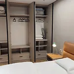Kris Lägenhet Tirana